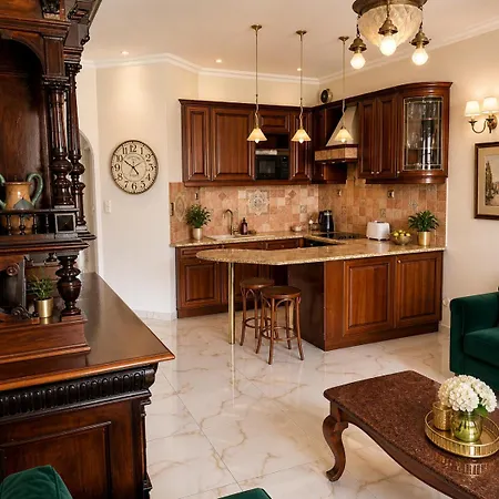 Center Apartment *
