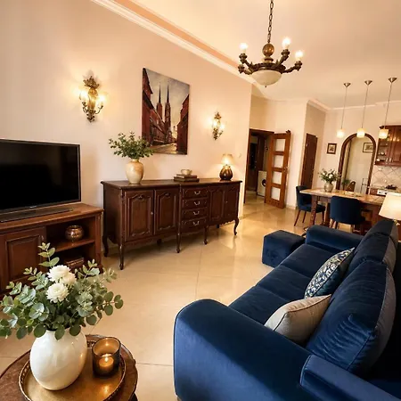 Center * فروتسواف