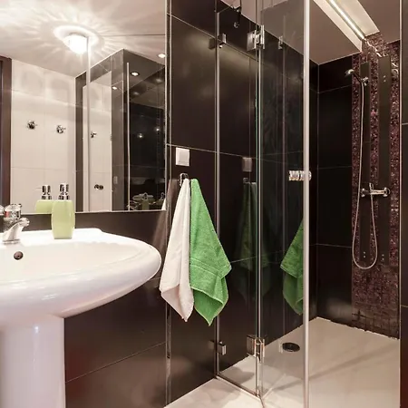 Center Apartment *